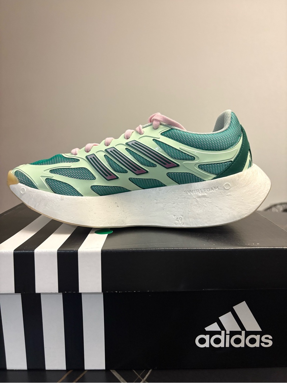 NWT ADIZERO ARUKU adidas Originals. Sz 8 med. Green/pink/white